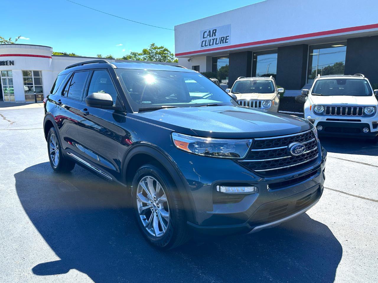 Used 2022 Ford Explorer XLT w/ Equipment Group 202A AWD/4WD image 1
