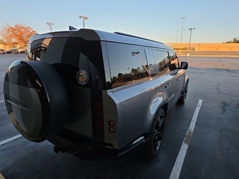 Used 2024 Land Rover Defender 130 X-Dynamic SE image 5