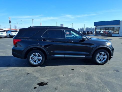 Used 2022 Ford Explorer XLT AWD/4WD image 7