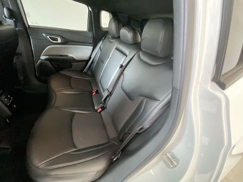 Used 2024 Jeep Compass Latitude AWD/4WD image 21