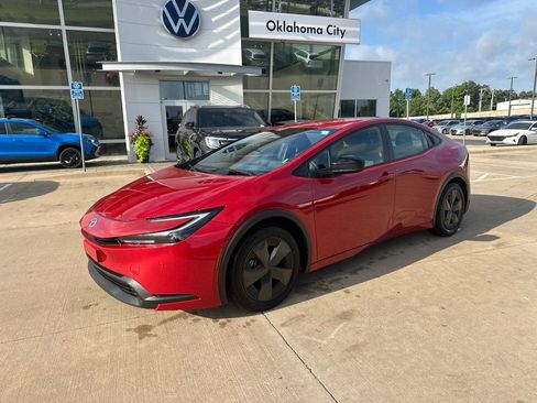 Used 2026 Toyota Prius LE FWD image 1