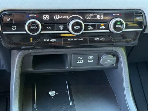 Used 2025 Honda Pilot EX-L image 23
