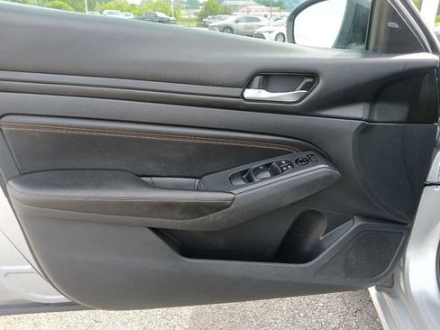 Used 2020 Nissan Altima 2.5 SR FWD image 12