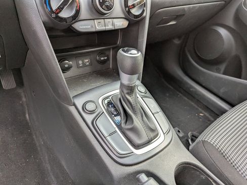 Used 2021 Hyundai Kona SE w/ Cargo Package image 12