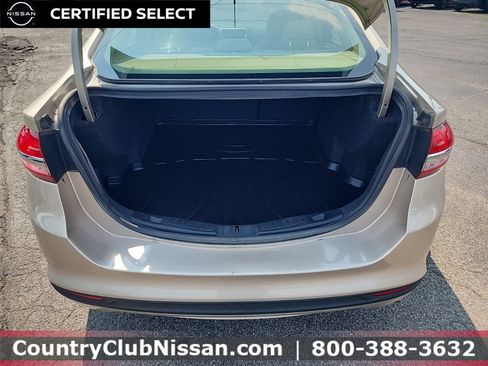 Used 2018 Ford Fusion SE FWD image 26