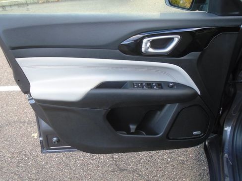 Certified 2024 Jeep Compass Limited w/ Sun and Sound Group image 7