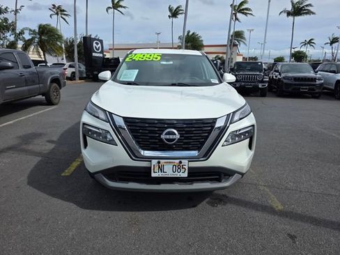 Used 2023 Nissan Rogue SV image 2