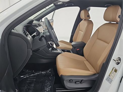 Used 2022 Volkswagen Tiguan SE R-Line image 23