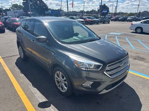 Used 2017 Ford Escape SE FWD image 2