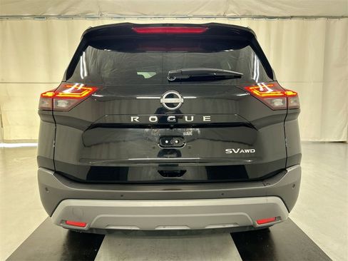 Used 2023 Nissan Rogue SV image 4