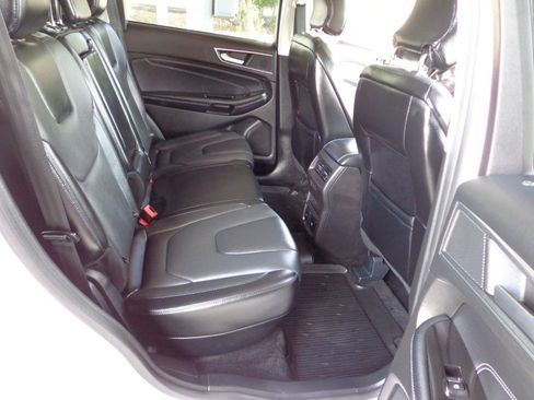 Used 2018 Ford Edge Titanium w/ Equipment Group 301A AWD/4WD image 19