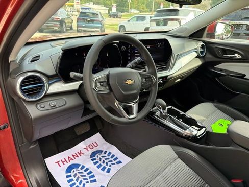Used 2024 Chevrolet Trax LT w/ Driver Confidence Package FWD image 20