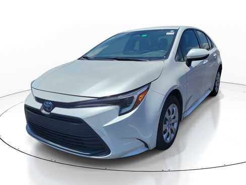 Used 2024 Toyota Corolla LE FWD image 3