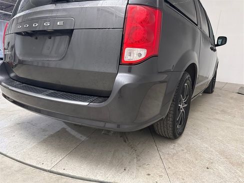 Used 2019 Dodge Grand Caravan SE w/ UConnect Hands-Free Group image 20