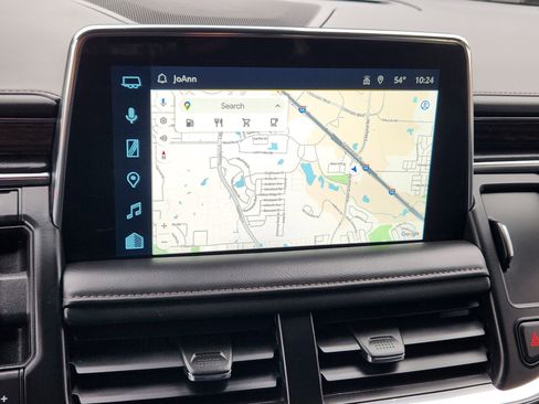 Used 2023 Chevrolet Suburban High Country image 16