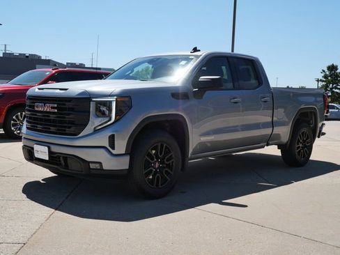 Used 2023 GMC Sierra 1500 Elevation AWD/4WD image 3