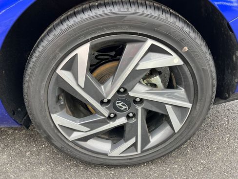 Used 2025 Hyundai Elantra SEL image 31