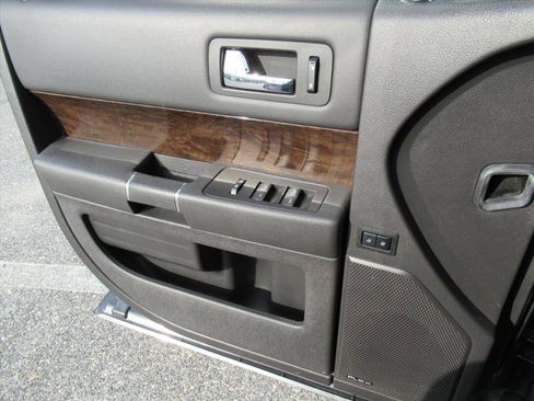 Used 2018 Ford Flex Limited image 24