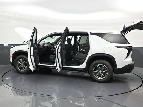 Used 2024 Chevrolet Traverse LS FWD image 34