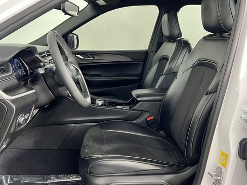 Used 2023 Jeep Grand Cherokee L Laredo image 10