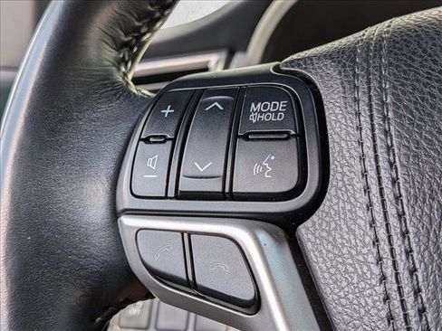 Used 2018 Toyota Highlander XLE AWD/4WD image 13