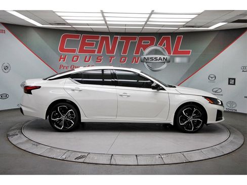 New 2025 Nissan Altima 2.5 SR w/ SR Premium Package image 5