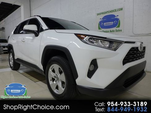Used 2021 Toyota RAV4 XLE w/ Convenience Package FWD image 1