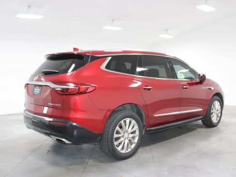 Used 2019 Buick Enclave Essence w/ LPO, Luxury Package image 9