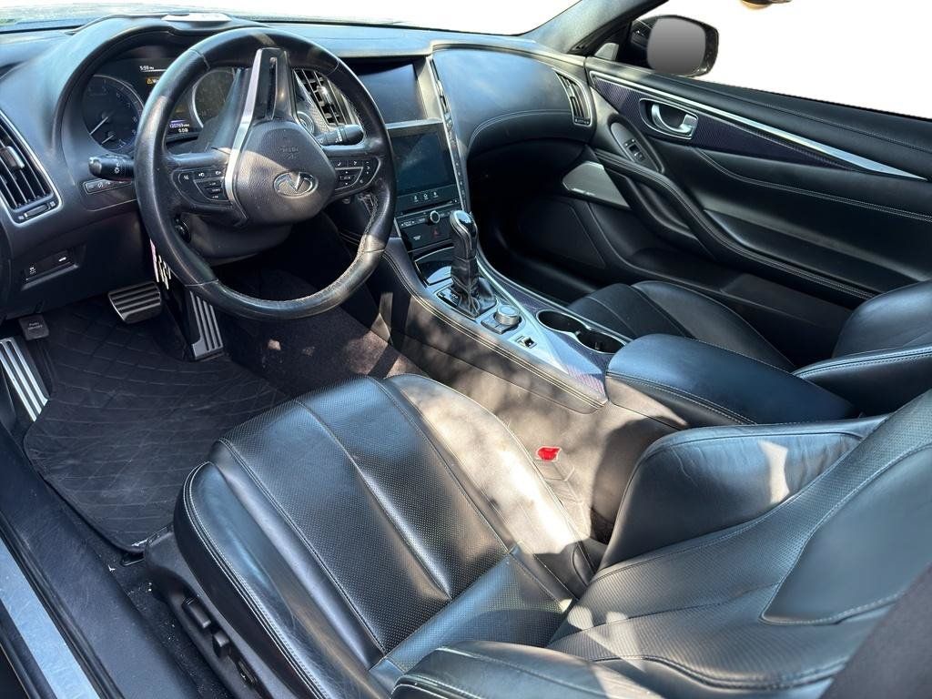 Used 2017 INFINITI Q60 Red Sport 400 RWD image 6
