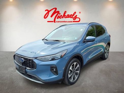 Used 2024 Ford Escape Platinum AWD/4WD image 3