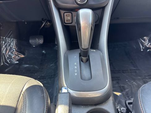 Used 2019 Chevrolet Trax LT w/ LT Convenience Package FWD image 39