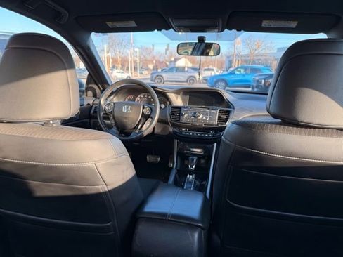 Used 2016 Honda Accord Sport image 19