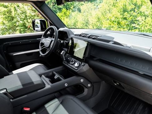 New 2026 Land Rover Defender 110 Trophy Edition AWD/4WD image 16