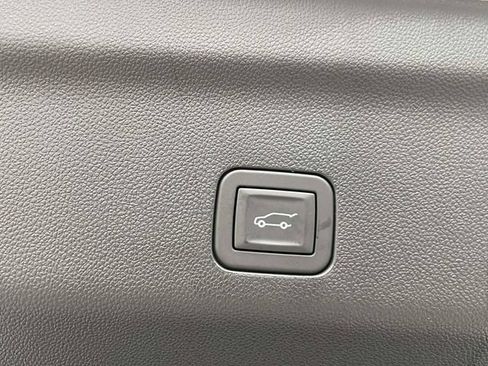 Used 2026 GMC Yukon Elevation w/ LPO, Elevation Black Package RWD image 22
