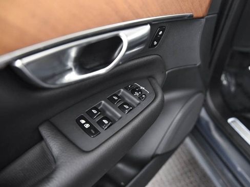 Used 2022 Volvo XC90 T6 Momentum w/ Advanced Package image 10