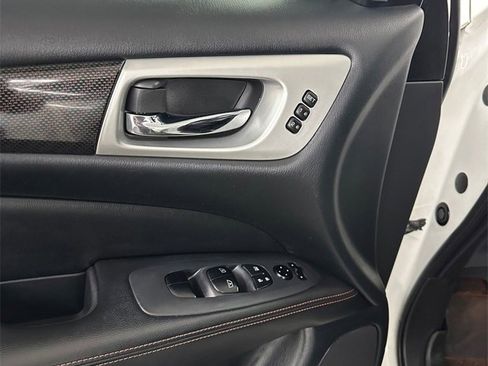 Used 2020 Nissan Pathfinder SL image 9