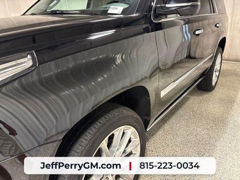 Used 2020 Cadillac Escalade Premium Luxury AWD/4WD image 11