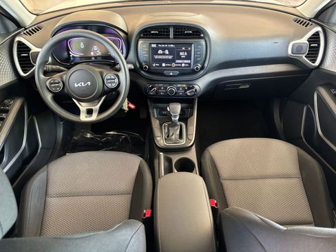 Used 2025 Kia Soul LX w/ LX Technology Package FWD image 31
