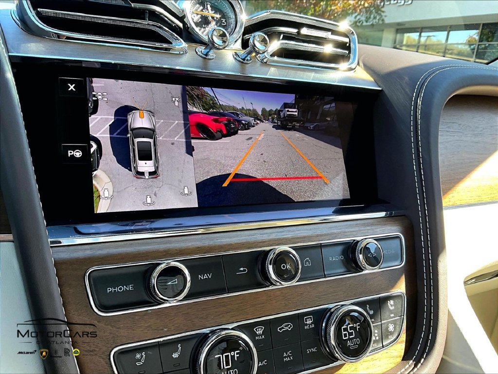 Used 2025 Bentley Bentayga AWD/4WD image 16