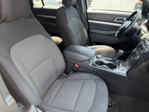 Used 2017 Ford Explorer XLT AWD/4WD image 13