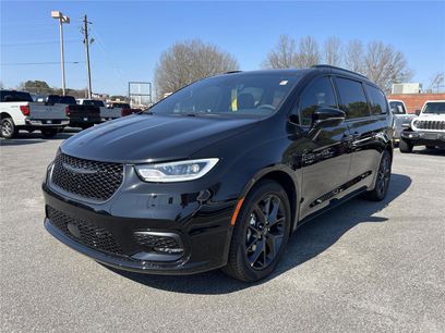 New 2026 Chrysler Pacifica Limited w/ S Appearance Package