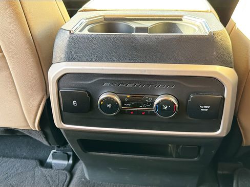 Used 2024 Ford Expedition Limited image 21