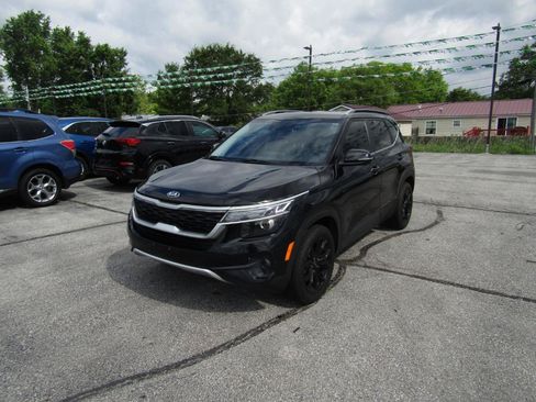 Used 2021 Kia Seltos S FWD image 3