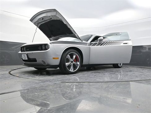 Used 2010 Dodge Challenger R/T image 27