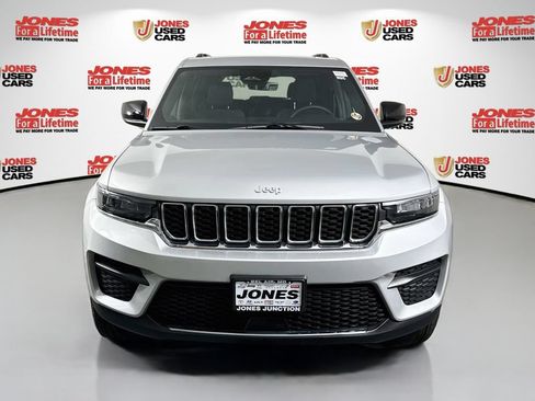 Used 2025 Jeep Grand Cherokee Laredo X AWD/4WD image 12