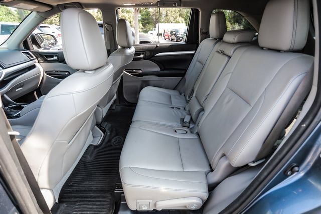 Used 2017 Toyota Highlander XLE AWD/4WD image 52