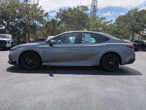Used 2025 Toyota Camry SE AWD/4WD image 7