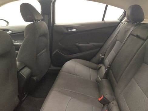 Used 2018 Chevrolet Cruze LT FWD image 18