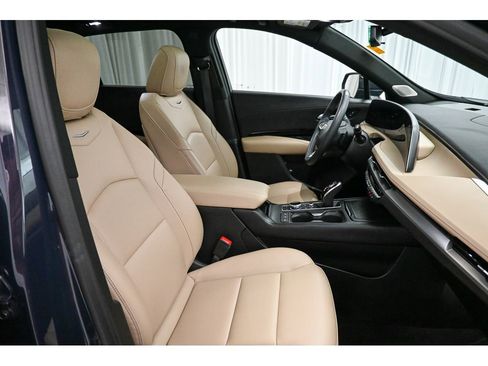 Certified 2024 Cadillac XT4 Luxury w/ Cold Weather Package image 16