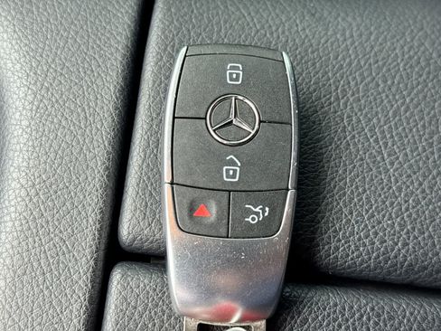 Used 2025 Mercedes-Benz GLE 450 4MATIC image 41